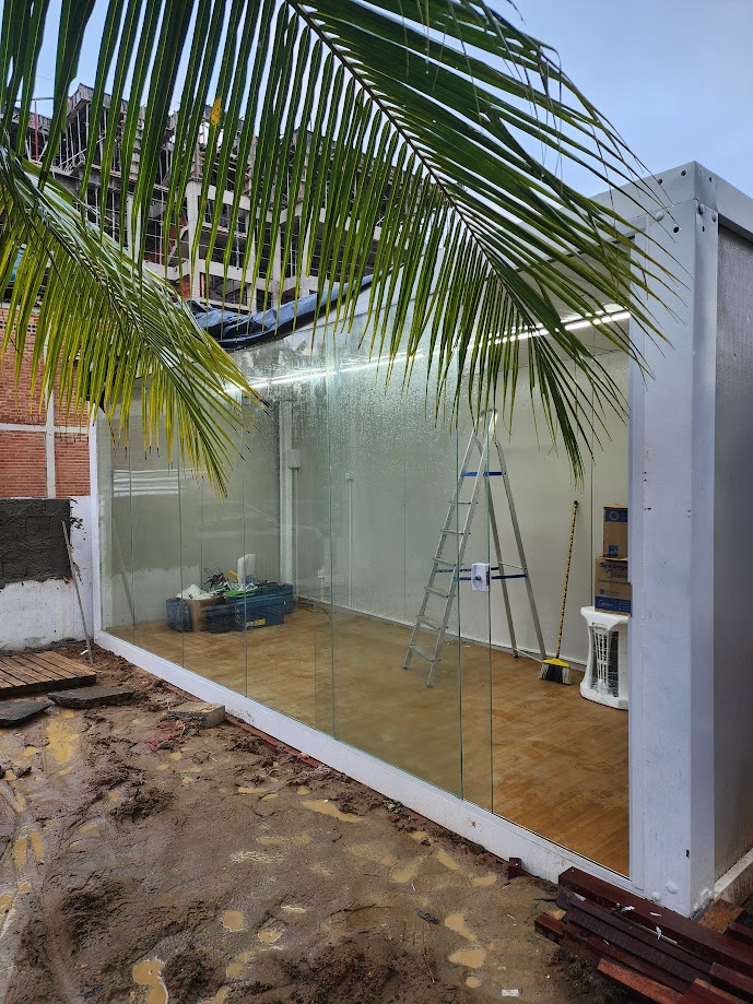 Vidros e portas para container de vidro